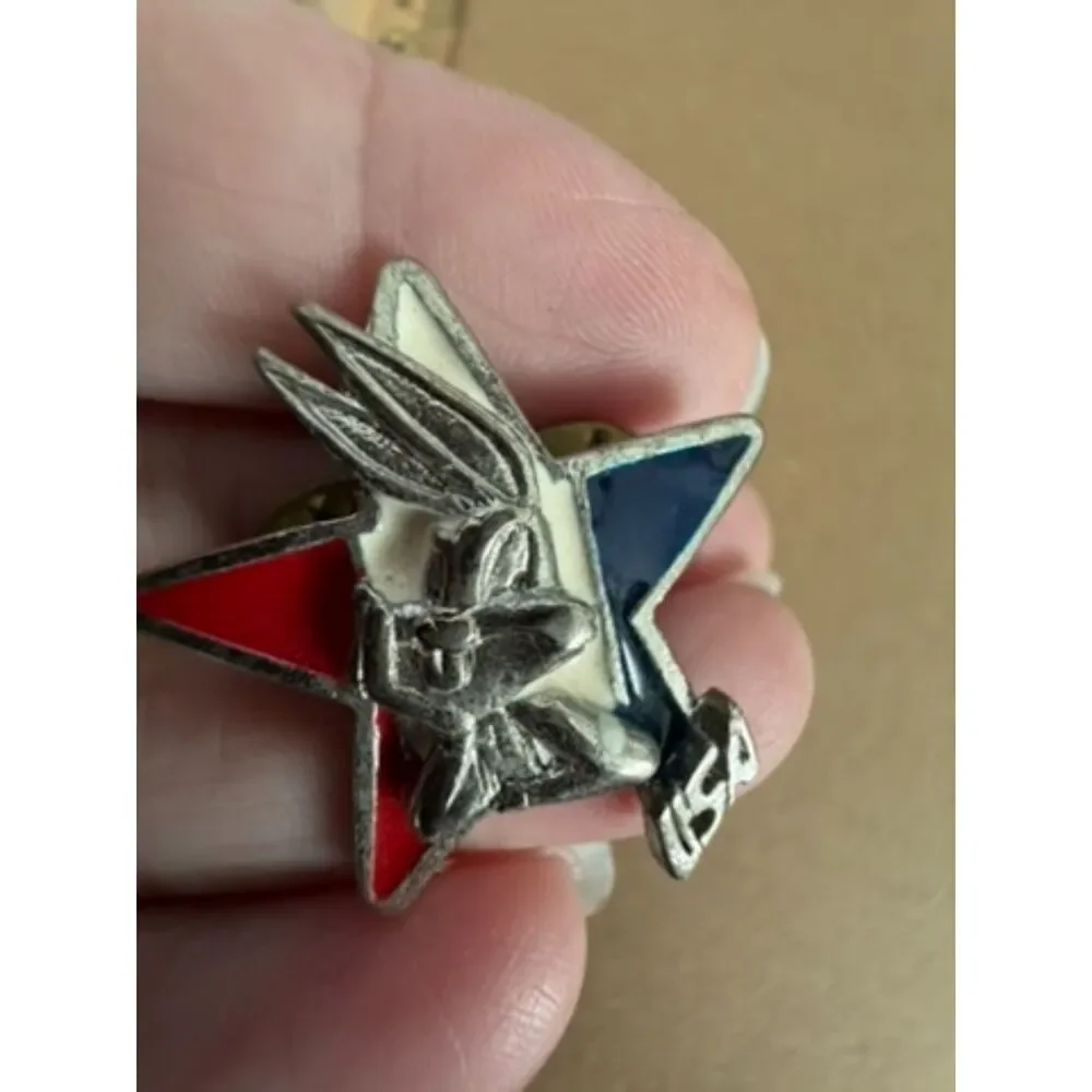 Bugs Bunny star lapel pin red white and blue enamel Warner bros